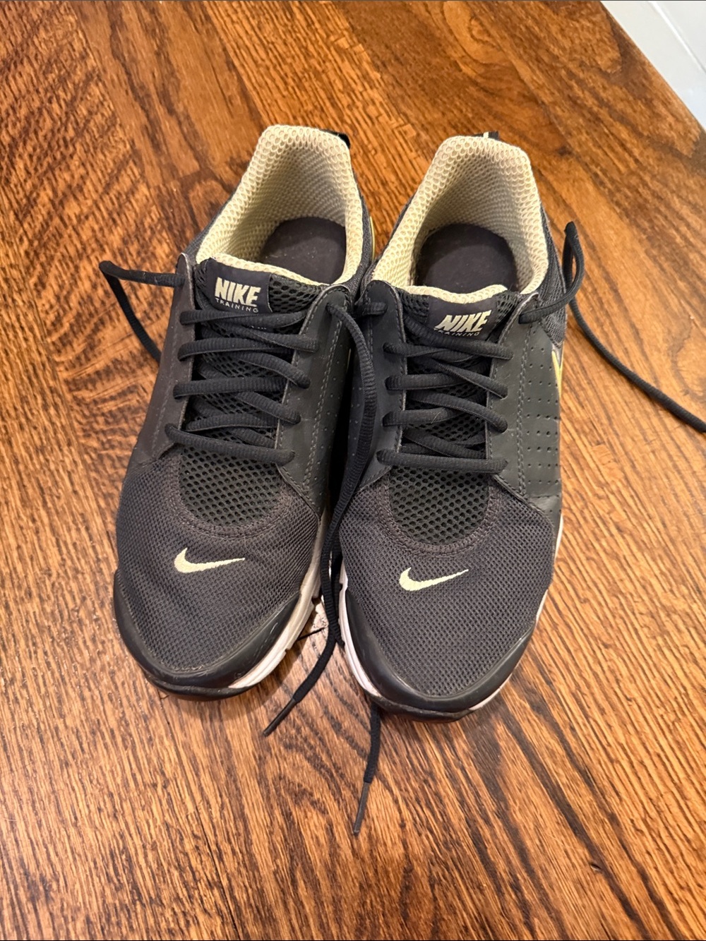 Nike Women’s Black Athletic Sneakers